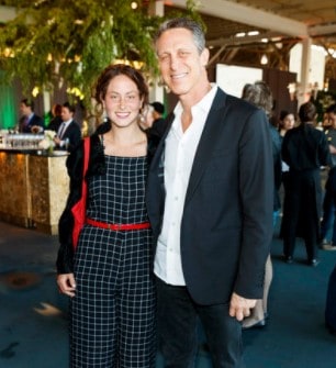 Image of physician, Dr. Mark Hyman with his daughter